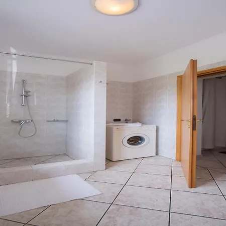 Sleeps 4 * Ossuccio