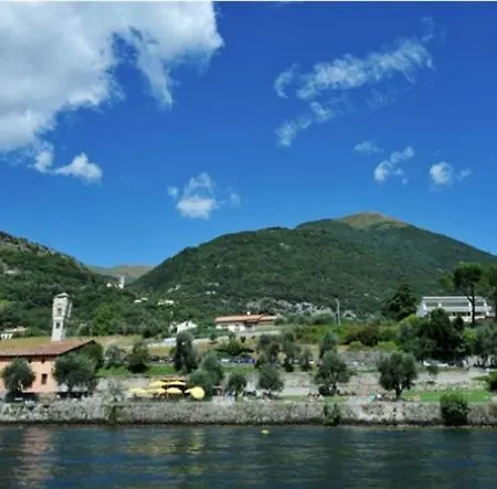 Sleeps 4 *